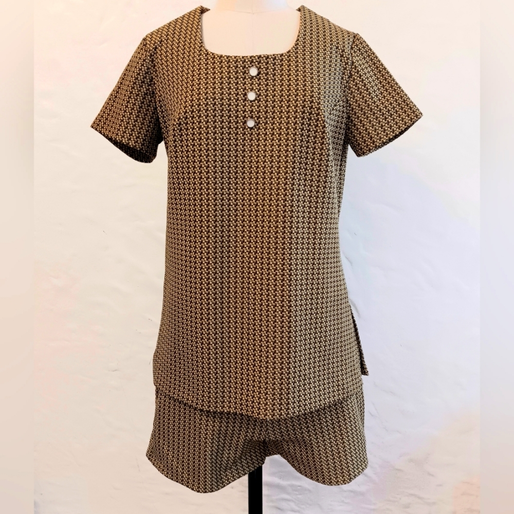 Vintage 70s Shorts Set. Poly herringbone shorts and top. Size 8. Hamilton Dallas